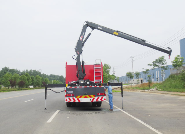 重汽豪沃抢险救援消防车