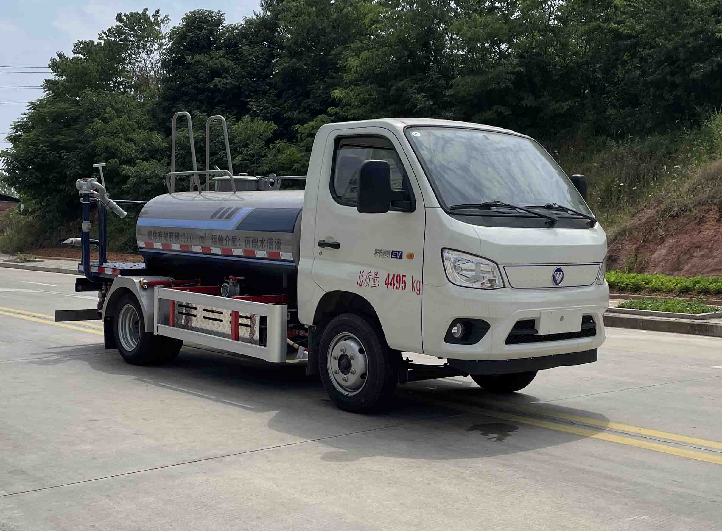 KLF5040GPSBEV型纯电动绿化喷洒车