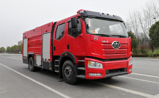 解放8吨泡沫<a href='http://www.aaolo.cn/p279.html'>消防车</a>简介